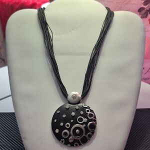 Elegant Black and Silver Pendant Necklace (J56)